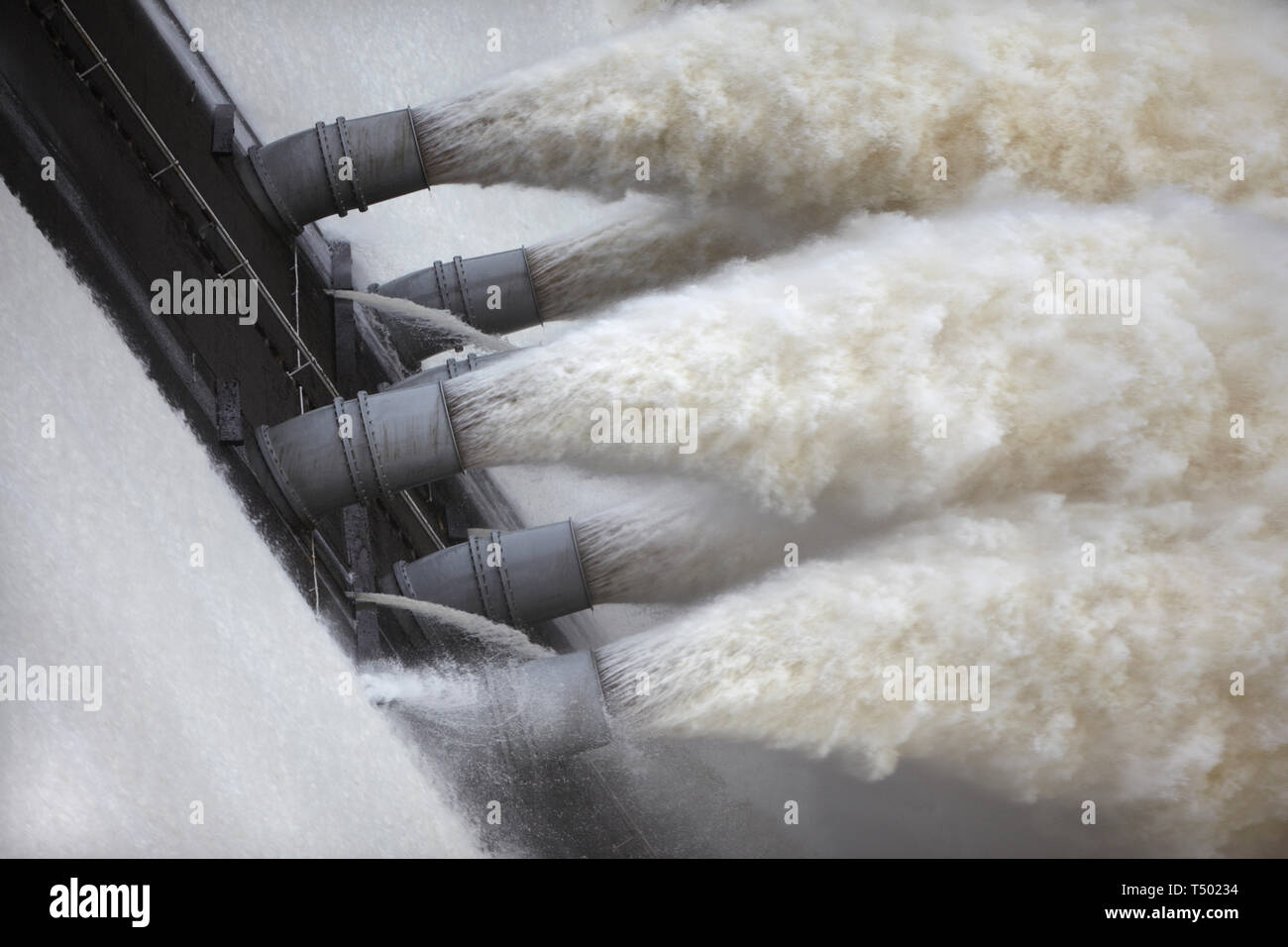 Laggan Staudamm, Fluss Spean, Schottland, Großbritannien, Europa. Stockfoto