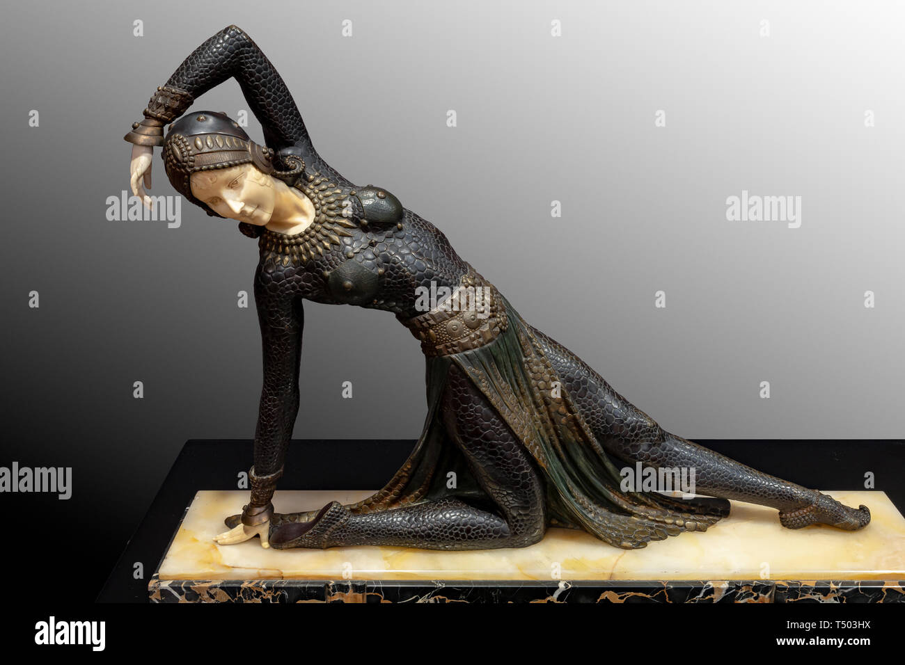 Fontanellato, Labirinto della Masone, Collezione di Franco Maria Ricci: 'Ballerina' di Demeter Chiparus, statuina in Bronzo, avorio e Argento. [ENG] Stockfoto