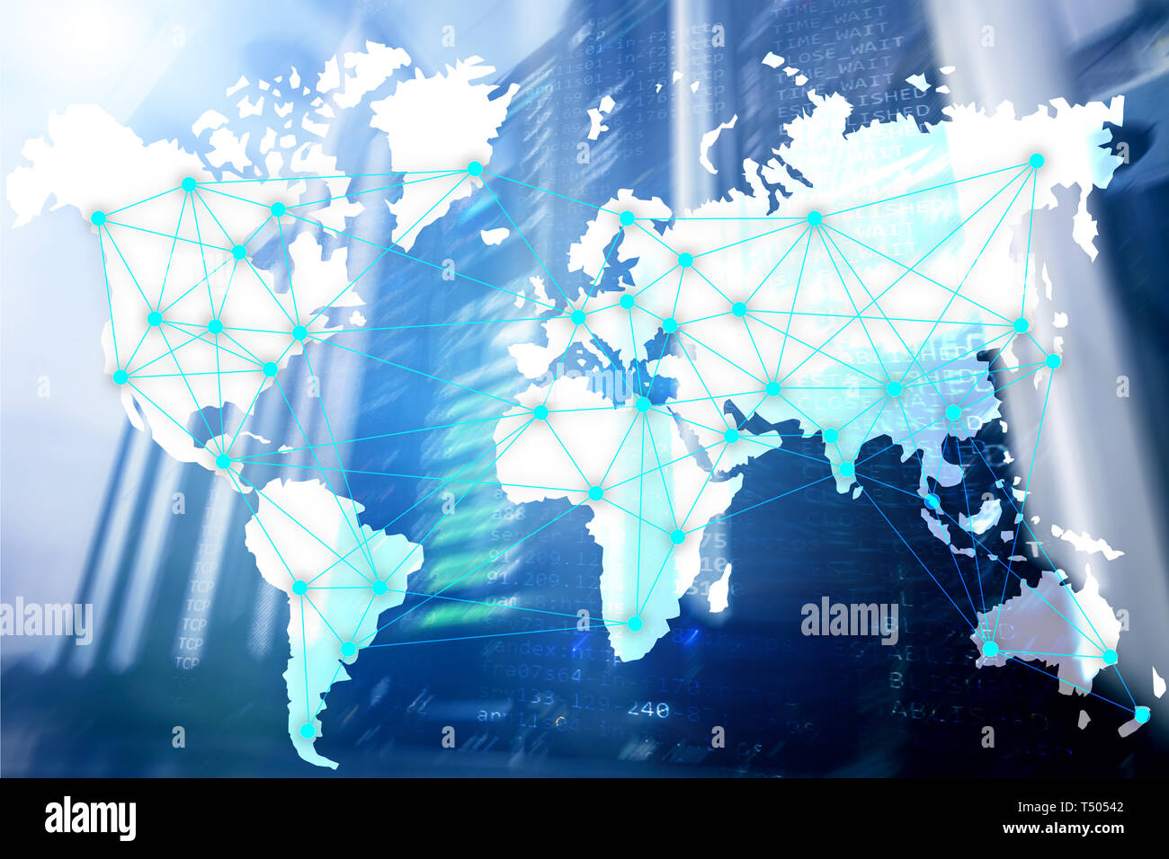 Internet und Telekommunikation Konzept mit Weltkarte auf serverraum Hintergrund. Stockfoto