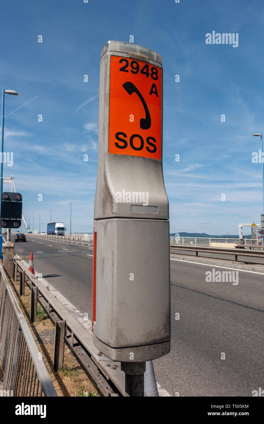 Eine SOS-Pannenhilfe Notfall Box auf der Seite der M48 Autobahn in der Nähe der Severn Bridge, England. Stockfoto