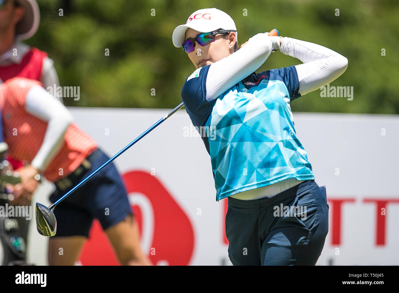 April 18, 2019 - Moriya Jutanugarn schlägt ihren Abschlag auf dem 5 Loch in der zweiten Runde der Lotte Meisterschaft durch Hershey dargestellt an Ko Olina Golf Club in Kapolei, HI Stockfoto