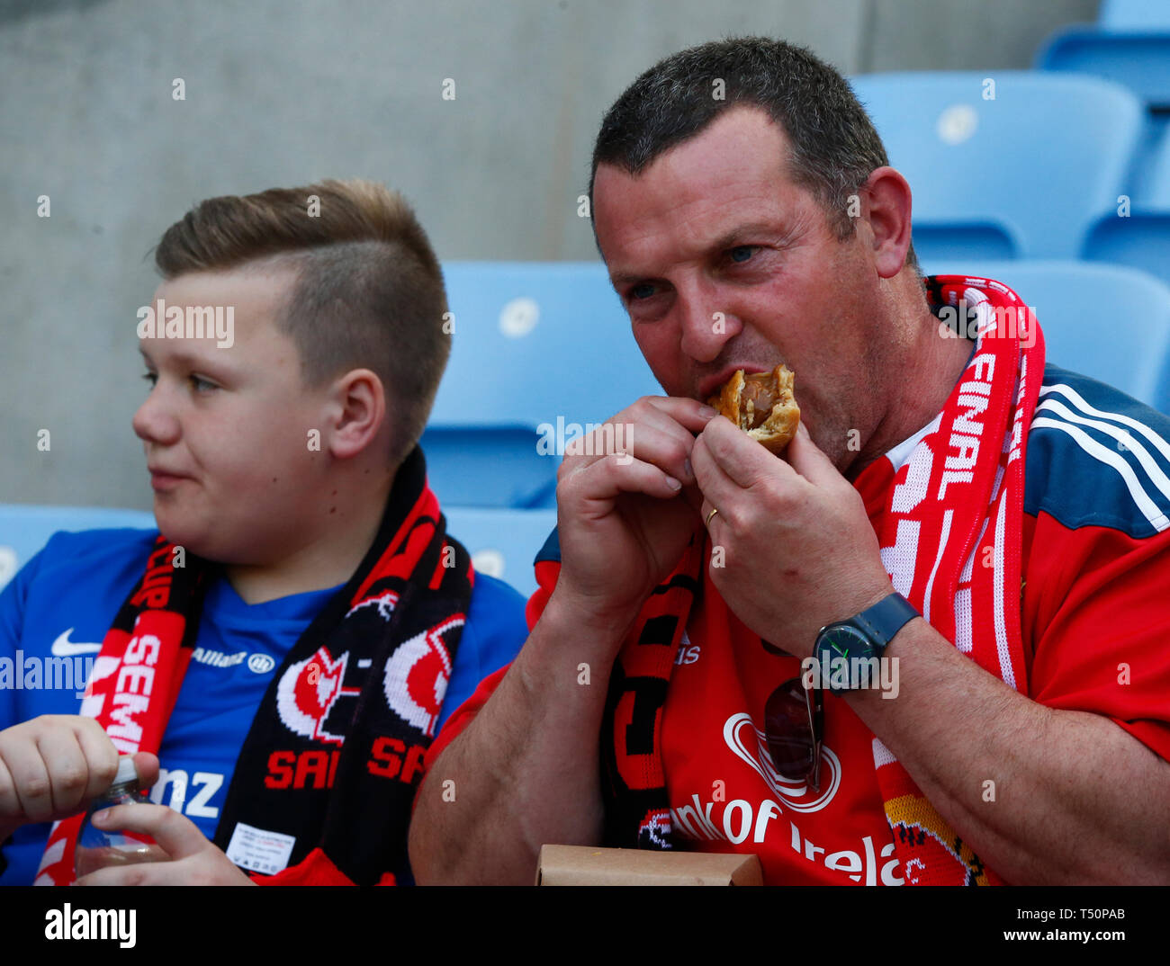 Coventry, Großbritannien. 20 Apr, 2019. Munster Fans während 2019 Heineken Champions Cup Halbfinale zwischen Sarazenen und Munster Rugby in der Ricoh Arena in Coventry am 20/04/2019. Credit: Aktion Foto Sport/Alamy leben Nachrichten Stockfoto