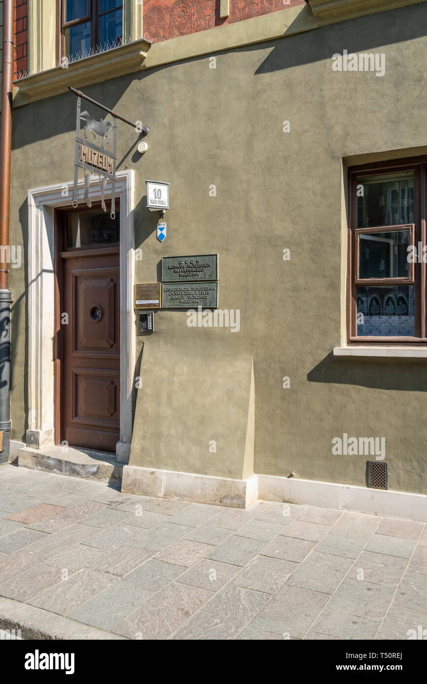 Warschau, Polen. April 2019. Blick auf den Eingang des Museum für Leder Handwerk J. Kilinski Stockfoto