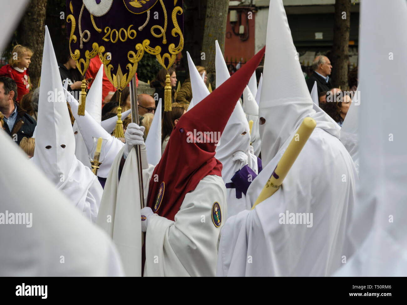 Stadt Cuenca, Spanien, 17./25. April, 2019. Prozession Parade die Stille in der Heiligen Woche von San Esteban Kirche. Stockfoto