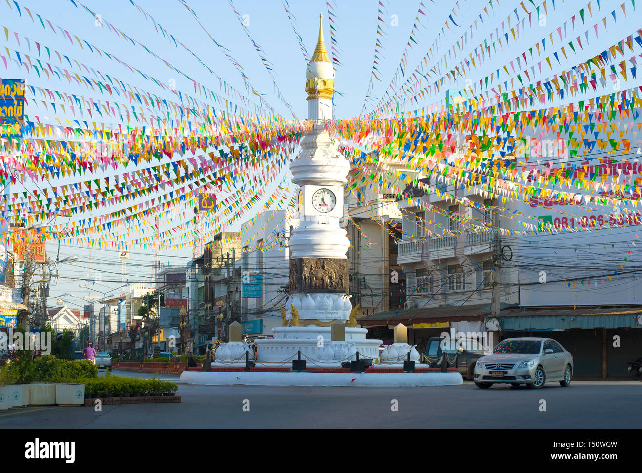 SUKHOTAI, THAILAND - Dezember 25, 2018: Clock Tower für das Neue Jahr in der Mitte von New Sukhothai eingerichtet Stockfoto