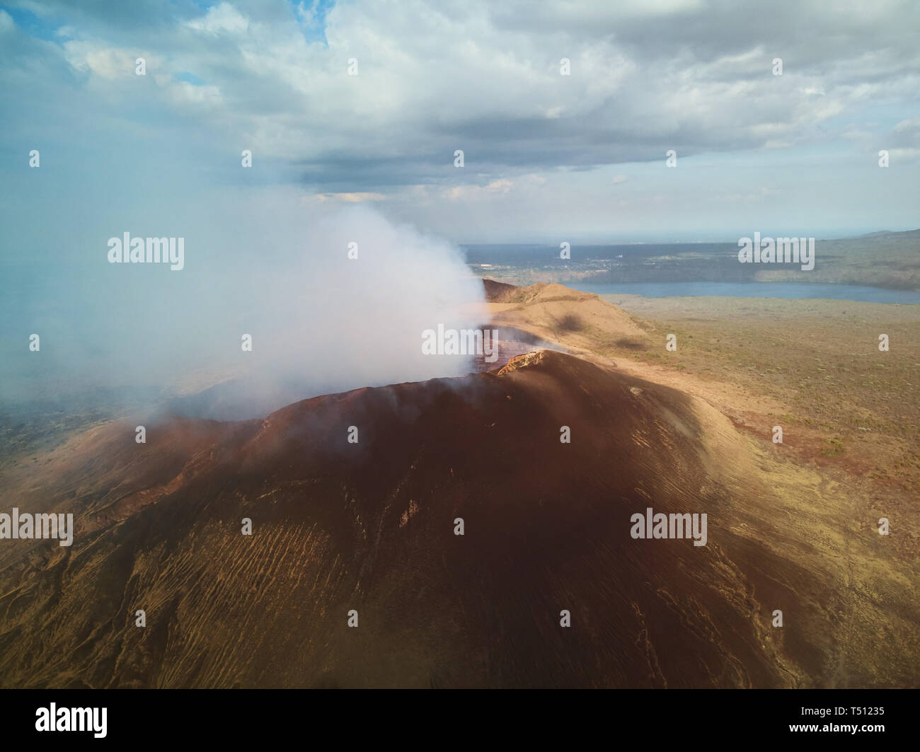 Nicaragua reisen Landschaft. Aktive volcan masaya Antenne drone Ansicht Stockfoto