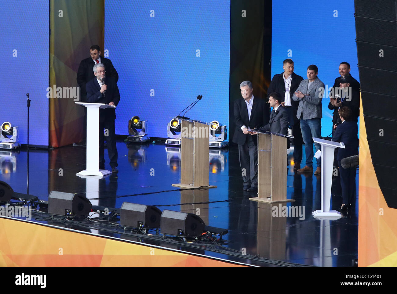 Kiew, Ukraine - 19. April 2019: Ukrainische Präsidentendebatte der aktuelle Präsident der Ukraine Petro Poroschenko und Kandidat Volodymyr Zelensky bei NSC Stockfoto