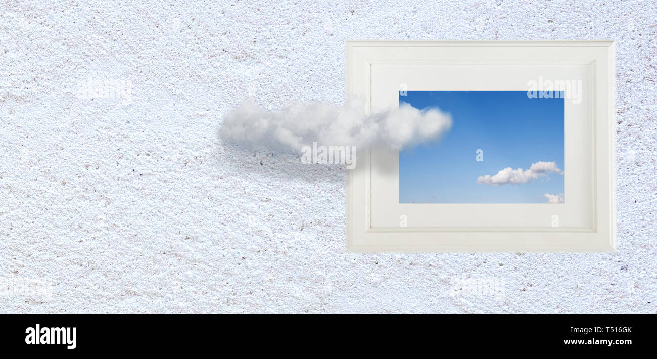 Konzeptionelle Bild der Himmel Wolken, Bilderrahmen an der Wand. Denken außerhalb der Box surreale minimalen Begriff Stockfoto