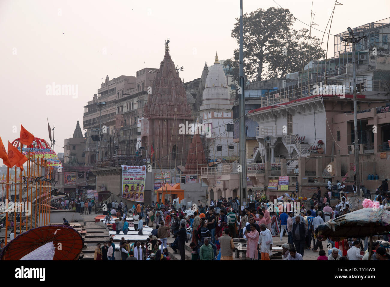 Indien, Uttar Pradesh, Varanasi, Gange Fluss und historischen Ghats Stockfoto