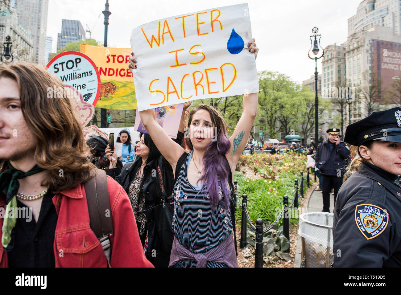 New York City, Vereinigte Staaten - 18 April 2019: Rallye und März die Williams Fracked Gas Pipeline in den New Yorker Hafen, Rathaus, Manhattan zu stoppen. Stockfoto