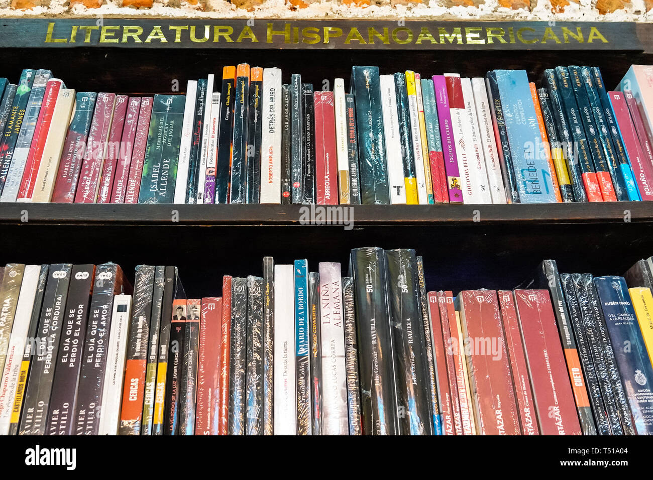 Cartagena Kolumbien, Abaco Libros y Cafe, Abacus Buchhandlung Café, innen, Bücherregal, lateinamerikanische Literatur, Bücher, COL190123064 Stockfoto