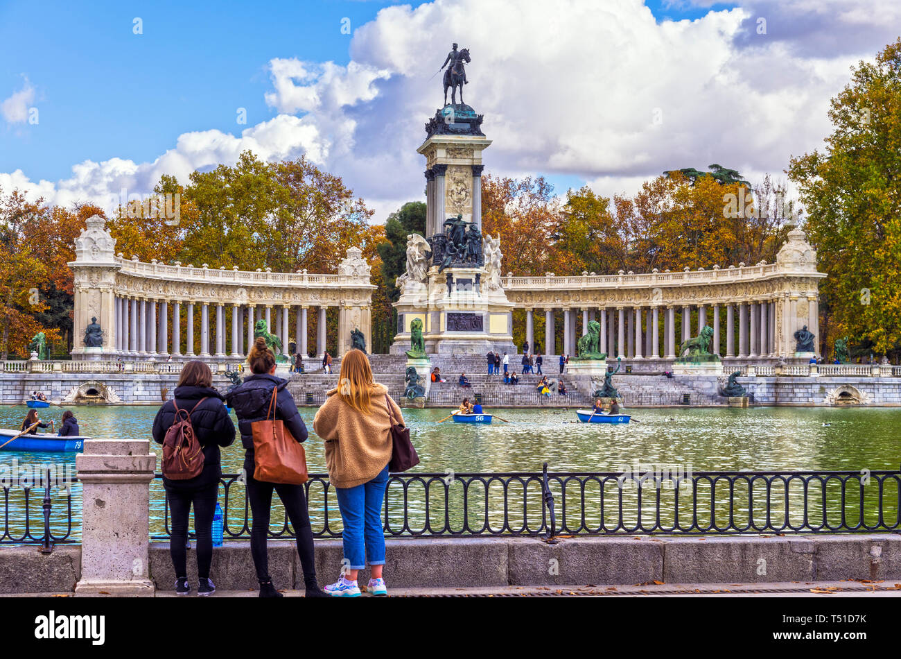 Estanque Del Parque De El Retiro Madrid Espana Stockfotografie Alamy