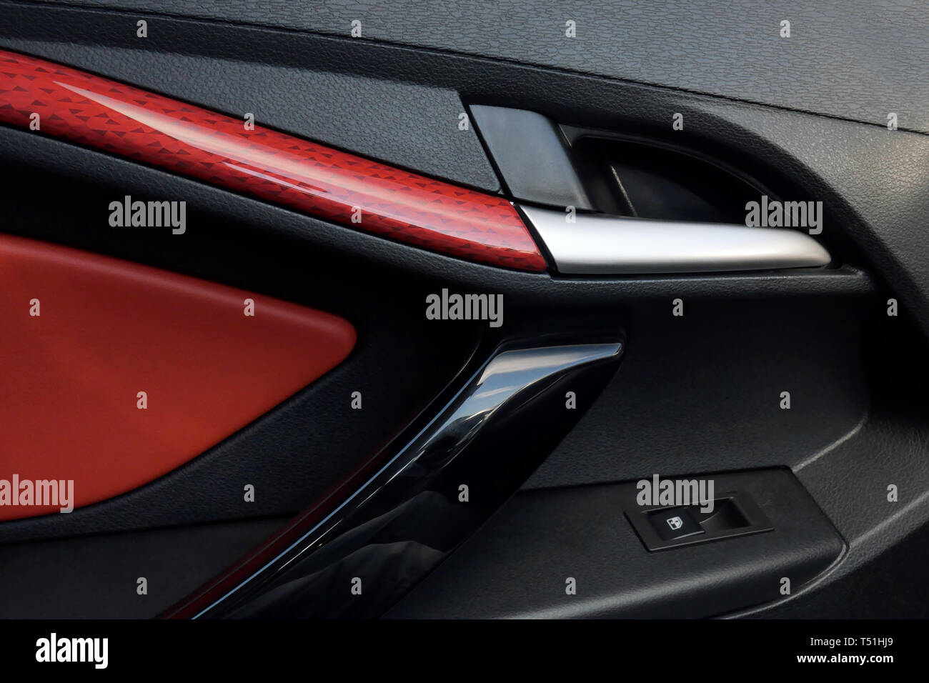 https://c8.alamy.com/compde/t51hj9/auto-turblatt-closeup-luxury-car-interior-von-innen-turgriff-t51hj9.jpg