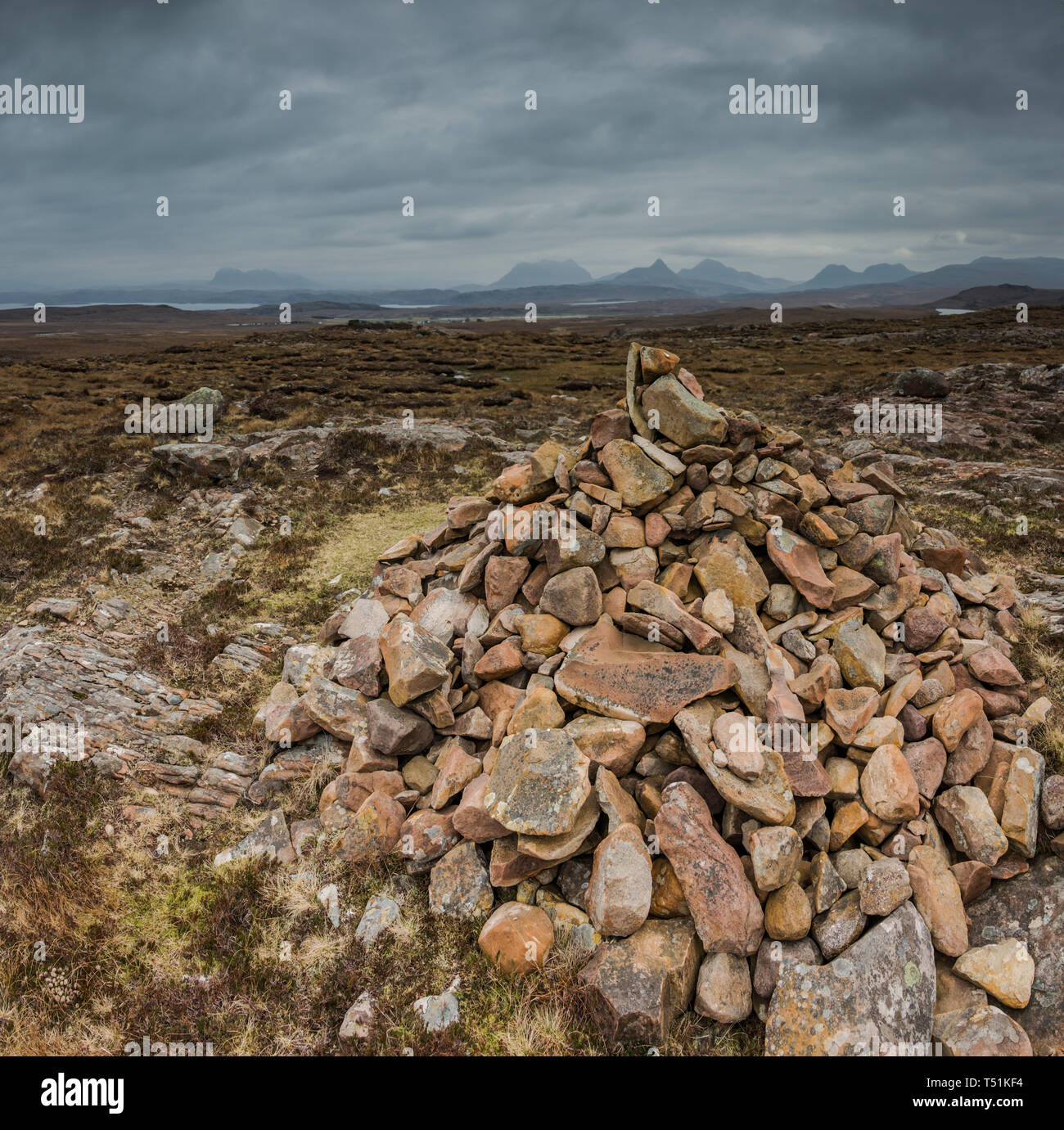 Stein Cairn, Brae der Achnahaird, Westküste von Schottland. Stockfoto