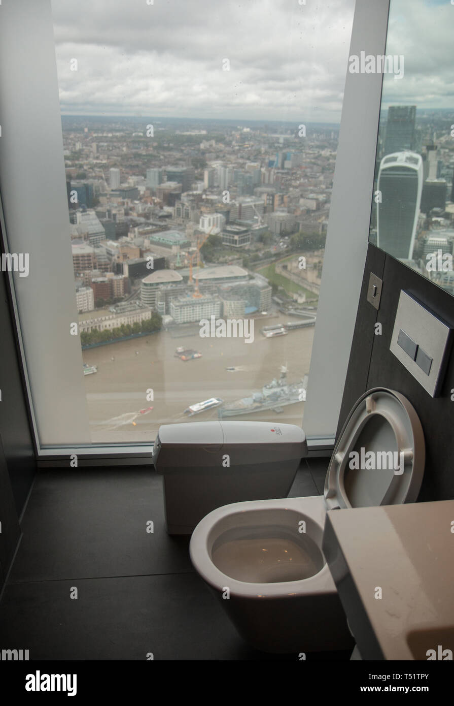 Eine Toilette in Londons höchstes Gebäude der Shard. Stockfoto