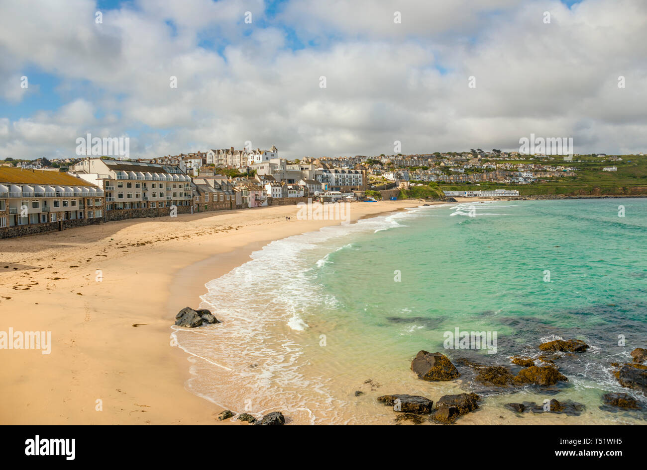 Porthmeor Beach von der Inselhalbinsel aus gesehen, St. Ives, Cornwall, England, Großbritannien Stockfoto