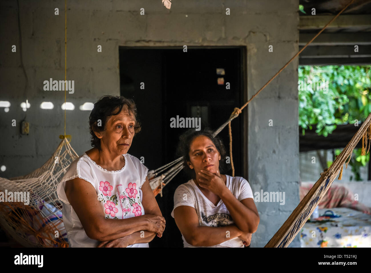 Senioren latein Frau in Guatemaltekischen Haus Stockfoto