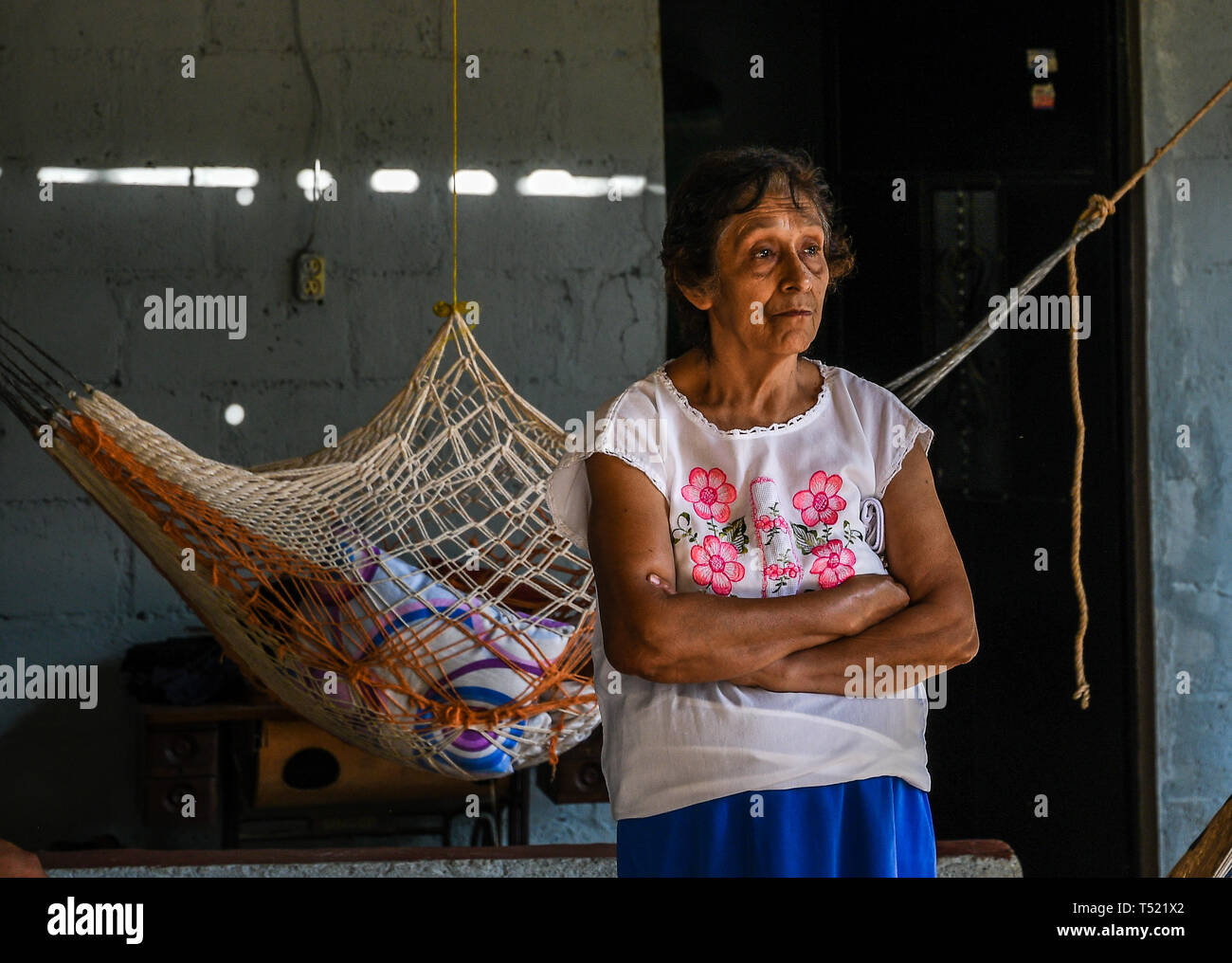 Senioren latein Frau in Guatemaltekischen Haus Stockfoto