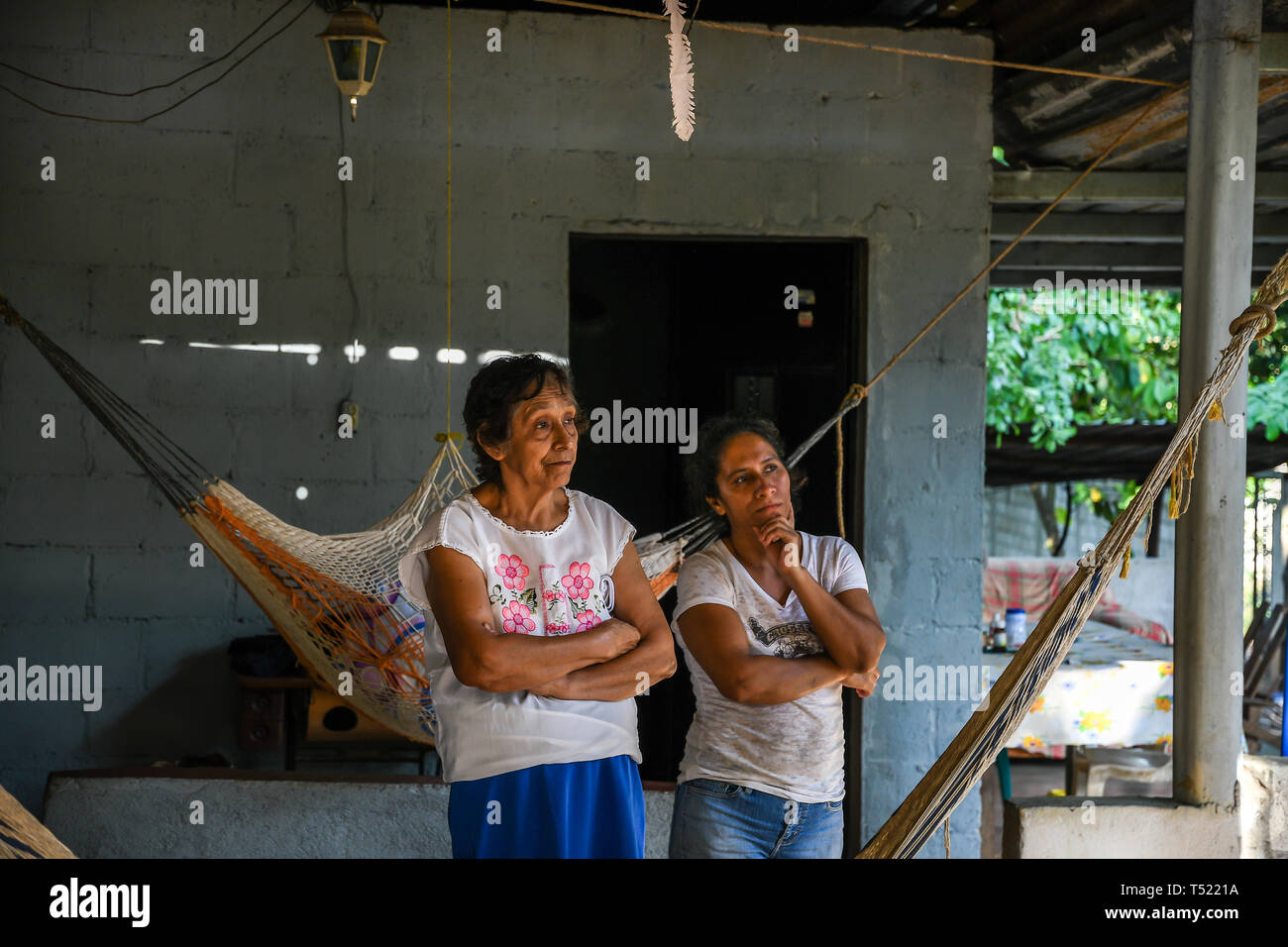 Senioren latein Frau in Guatemaltekischen Haus Stockfoto