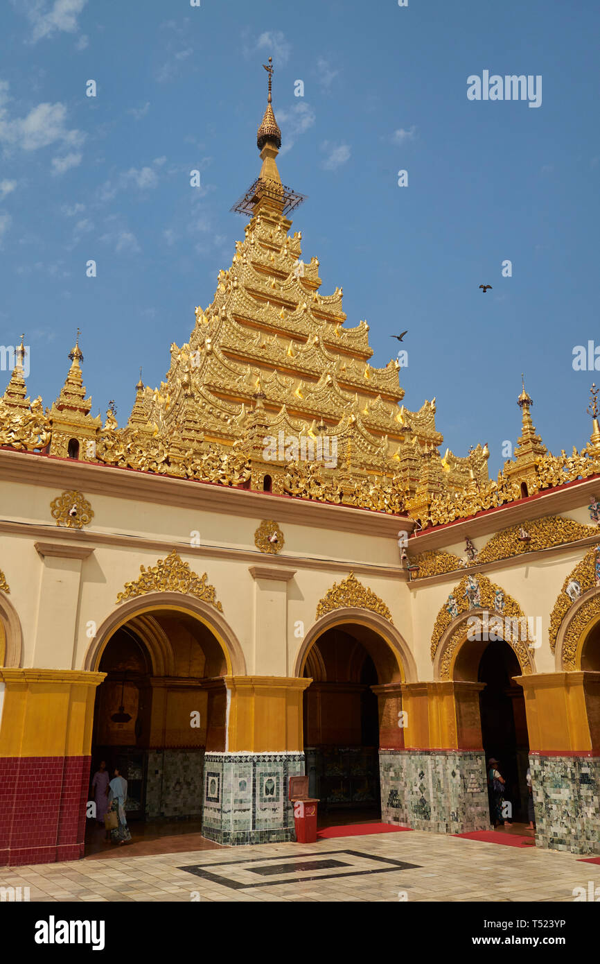 Die am meisten verehrten Tempel im Mandalay, Myanmar, die glänzend, gold Mahamuni Buddha Tempel. Stockfoto