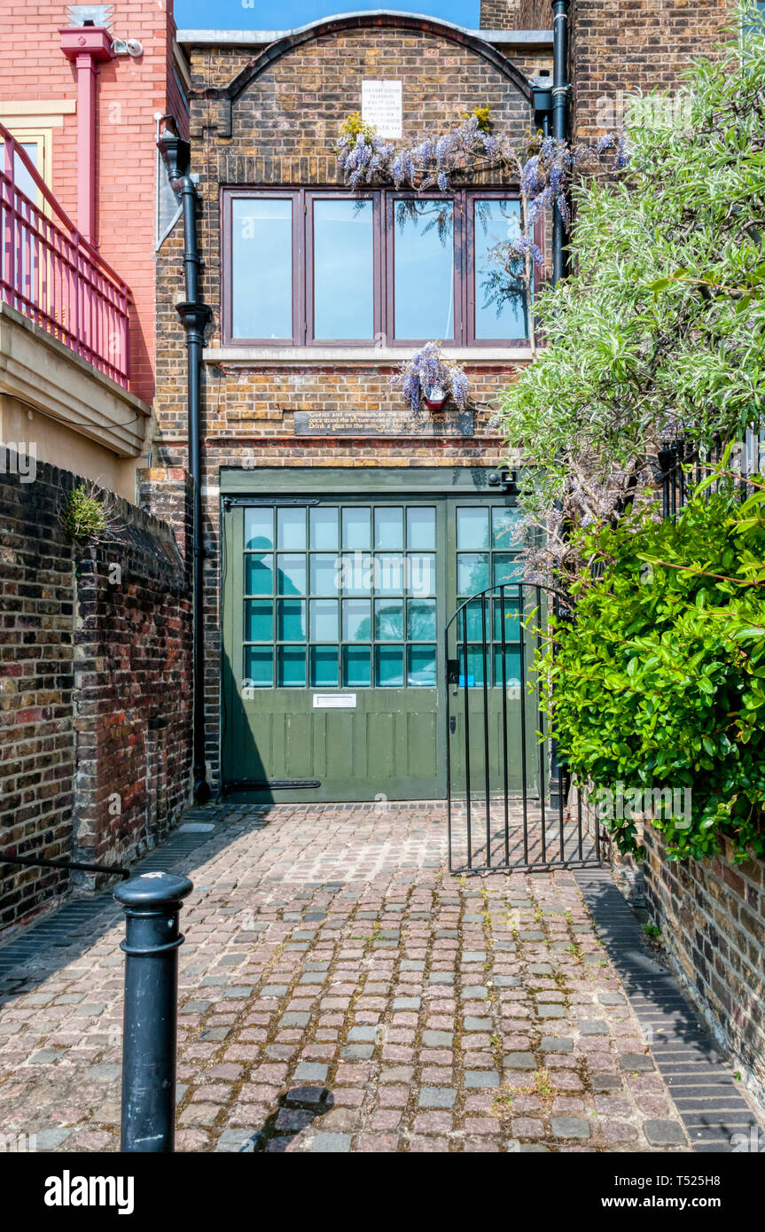 Die William Morris Society Museum im ehemaligen Trainer - Haus der Kelmscott House, William Morris' London home, auf den oberen Mall, Hammersmith. Stockfoto