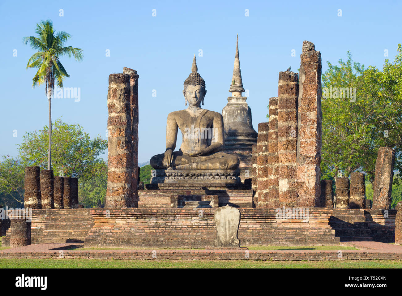 Buddha Skulptur auf den Ruinen des buddhistischen Tempel von Wat Chana Songkhram hautnah. Sukhothai, Thailand Stockfoto