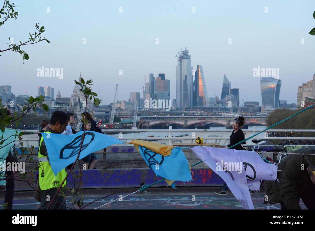 Aussterben Rebellion behalten ihren Würgegriff auf Central London mit ihren relativ kleinen Zahlen - April 2019 19. Stockfoto