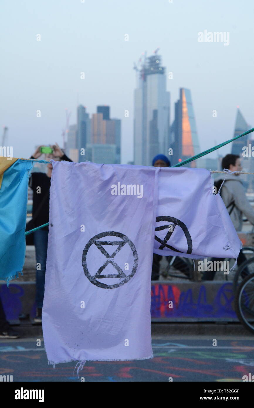 Aussterben Rebellion behalten ihren Würgegriff auf Central London mit ihren relativ kleinen Zahlen - April 2019 19. Stockfoto