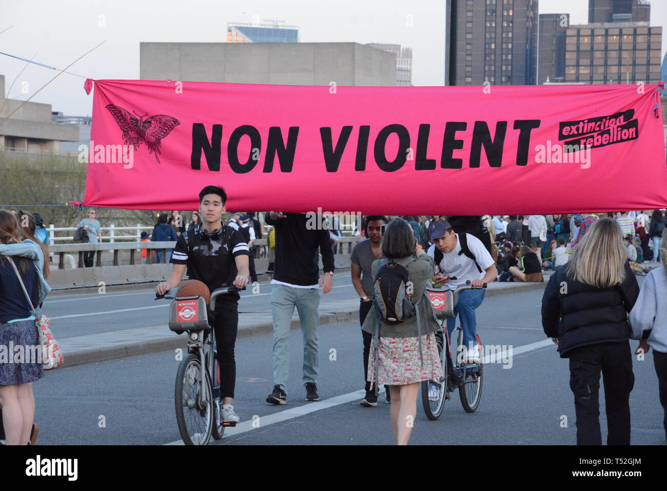 Aussterben Rebellion behalten ihren Würgegriff auf Central London mit ihren relativ kleinen Zahlen - April 2019 19. Stockfoto