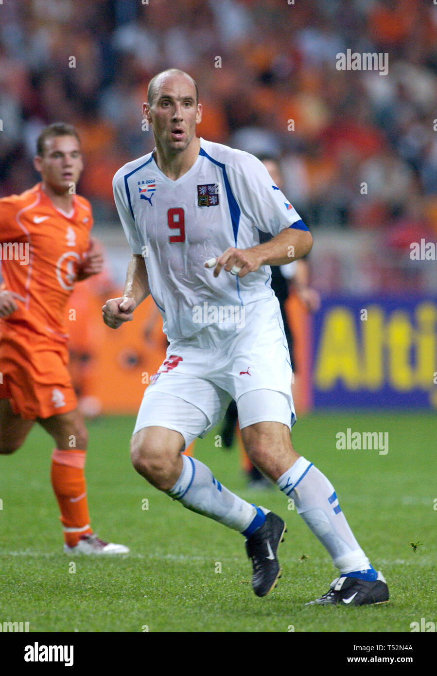 Amsterdam Arena Niederlande 8.9.2004, Fußball: Qualifier für die FIFA WM 2006, Niederlande (orange) vs Tschechien (weiss) 2:0------- Jan Koller (CZE) Stockfoto