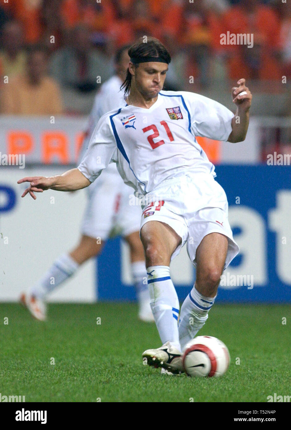 Amsterdam Arena Niederlande 8.9.2004, Fußball: Qualifier für die FIFA WM 2006, Niederlande (orange) vs Tschechien (weiss) 2:0 - - - Tomas UJFALUSI (CZE) Stockfoto