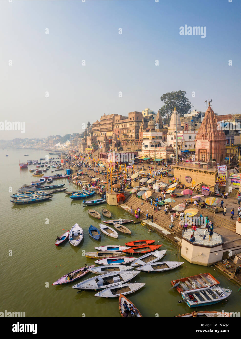 Indien, Uttar Pradesh, Varanasi, Gange Fluss und historischen Ghats Stockfoto