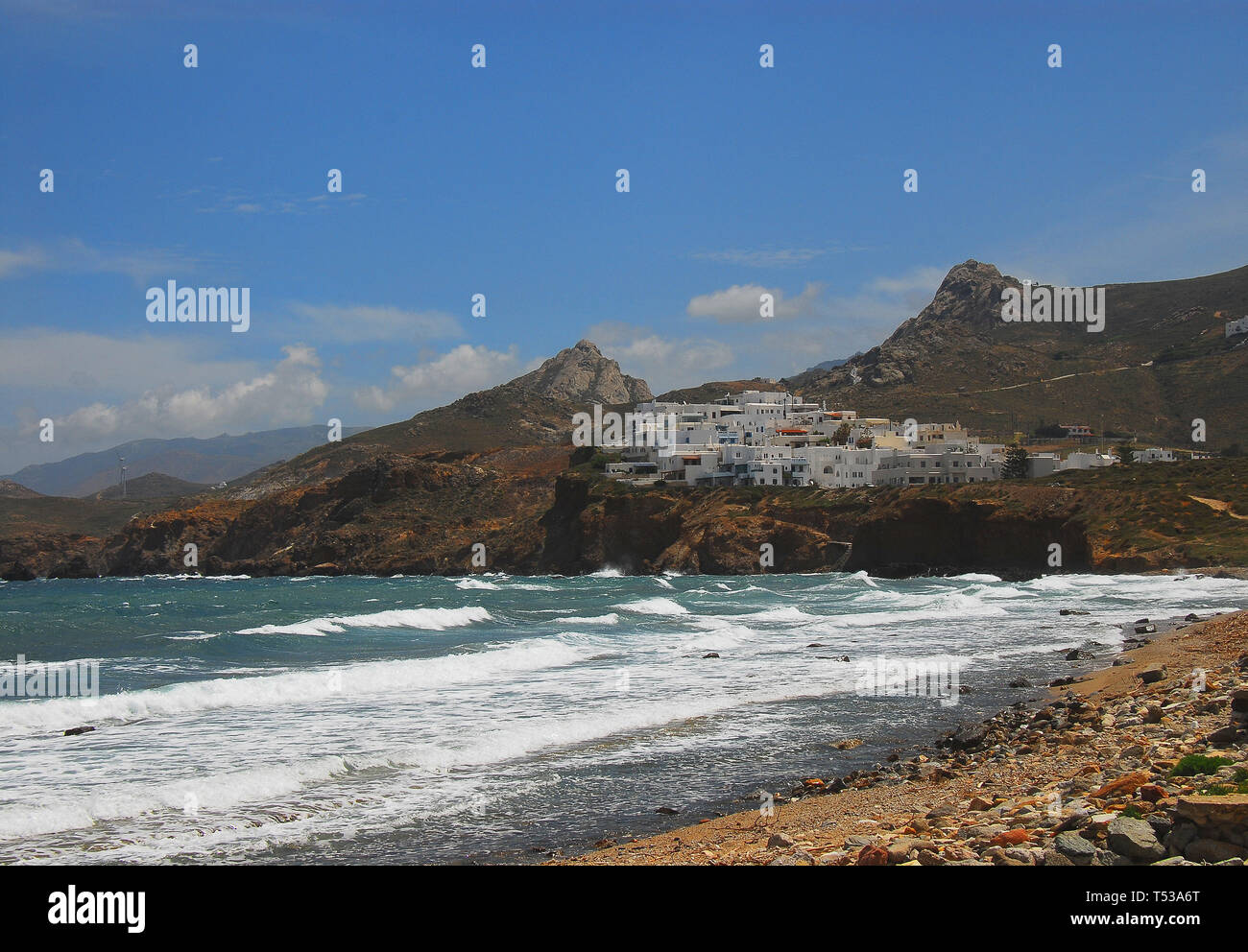 Ein Panorama der Küste der charmante griechische Insel Naxos, die am Rande des Dorfes von Chora. Stockfoto