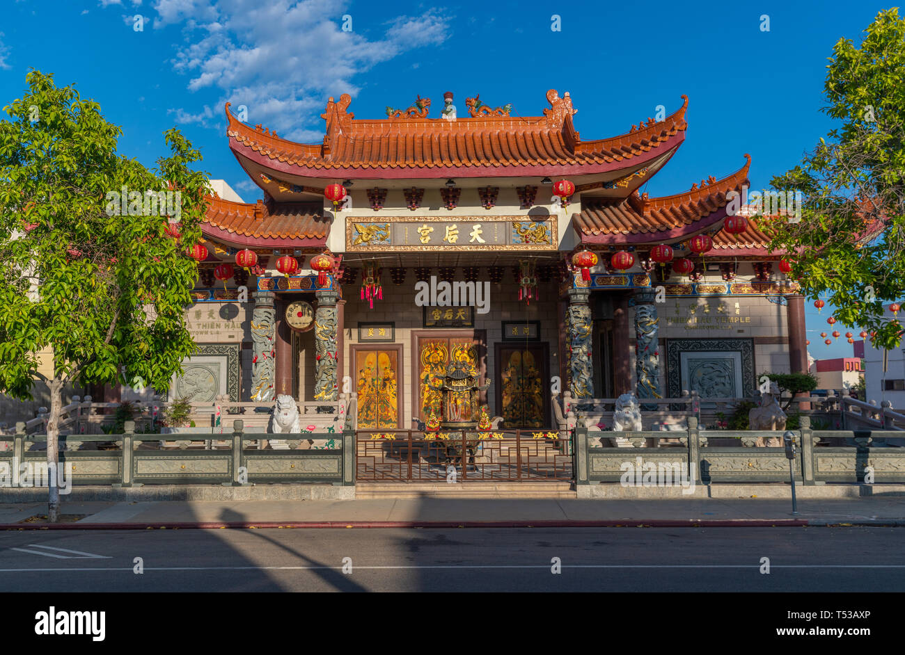 Äußere der Thien Hau Tempel, gewidmet dem Chinesischen Meer Göttin Mazu, in Chinatown, Los Angeles, Kalifornien. Stockfoto