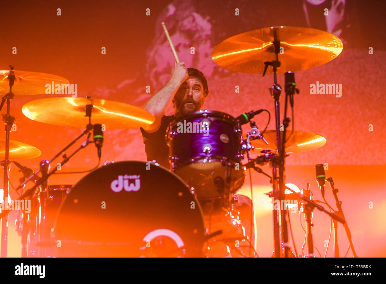 Niederlande, Tilburg - 13. April 2019. Die amerikanische Doom-Metal-Band Schlaf führt ein Live Konzert während der niederländischen Metal Festival Roadburn Festival 2019 in Tilburg. Hier Schlagzeuger Jason Roeder wird gesehen, live auf der Bühne. (Foto: Gonzales Foto - Peter Troest). Stockfoto