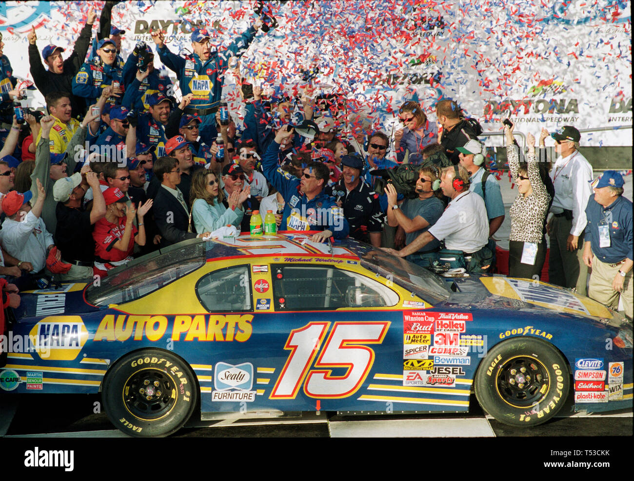 Michael Waltrip feiert den Gewinn der 2001 Daytona 500 Daytona International Speedway. Stockfoto