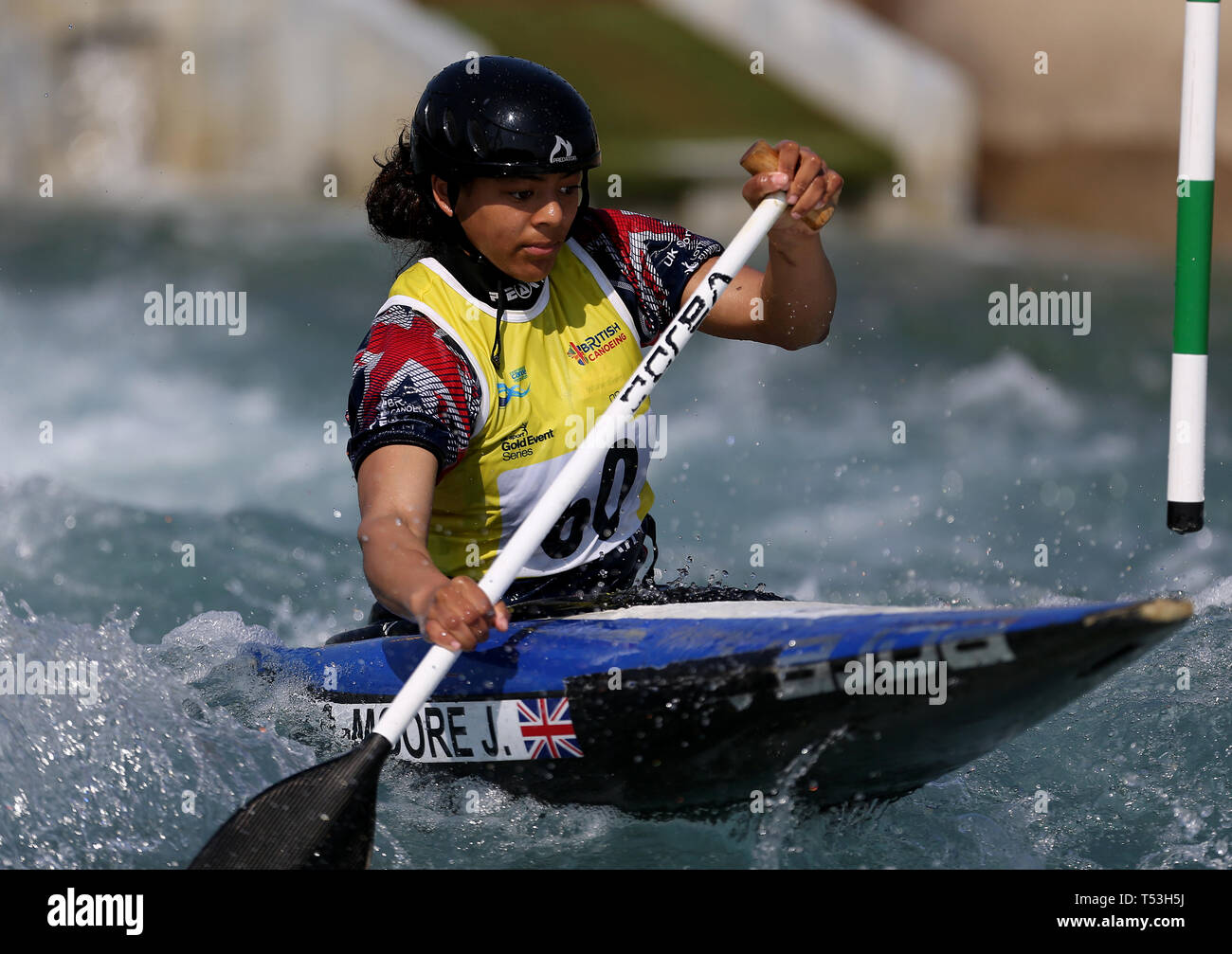 Jada Mustafa-Moore in Aktion während der Frauen Canoe Single (C1) der Wettbewerb in den GB-Senior- und Olympischen Auswahl Rennen bei Lee Valley White Water Centre, London. Stockfoto