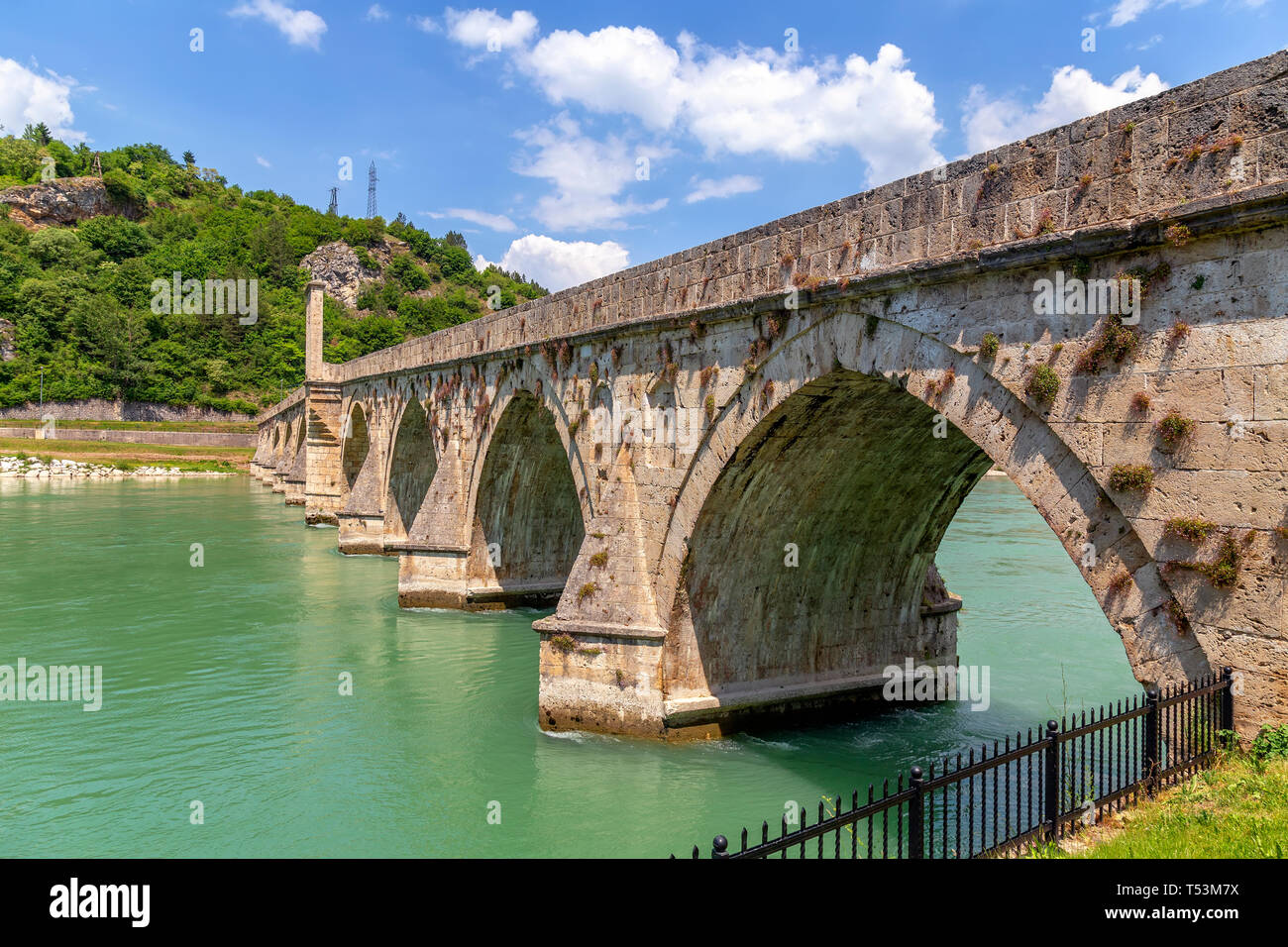 Osmanische Mehmed Pascha Sokolovic steinerne Brücke am Fluss Drina, Visegrad, Bosnien und Herzegowina. Stockfoto