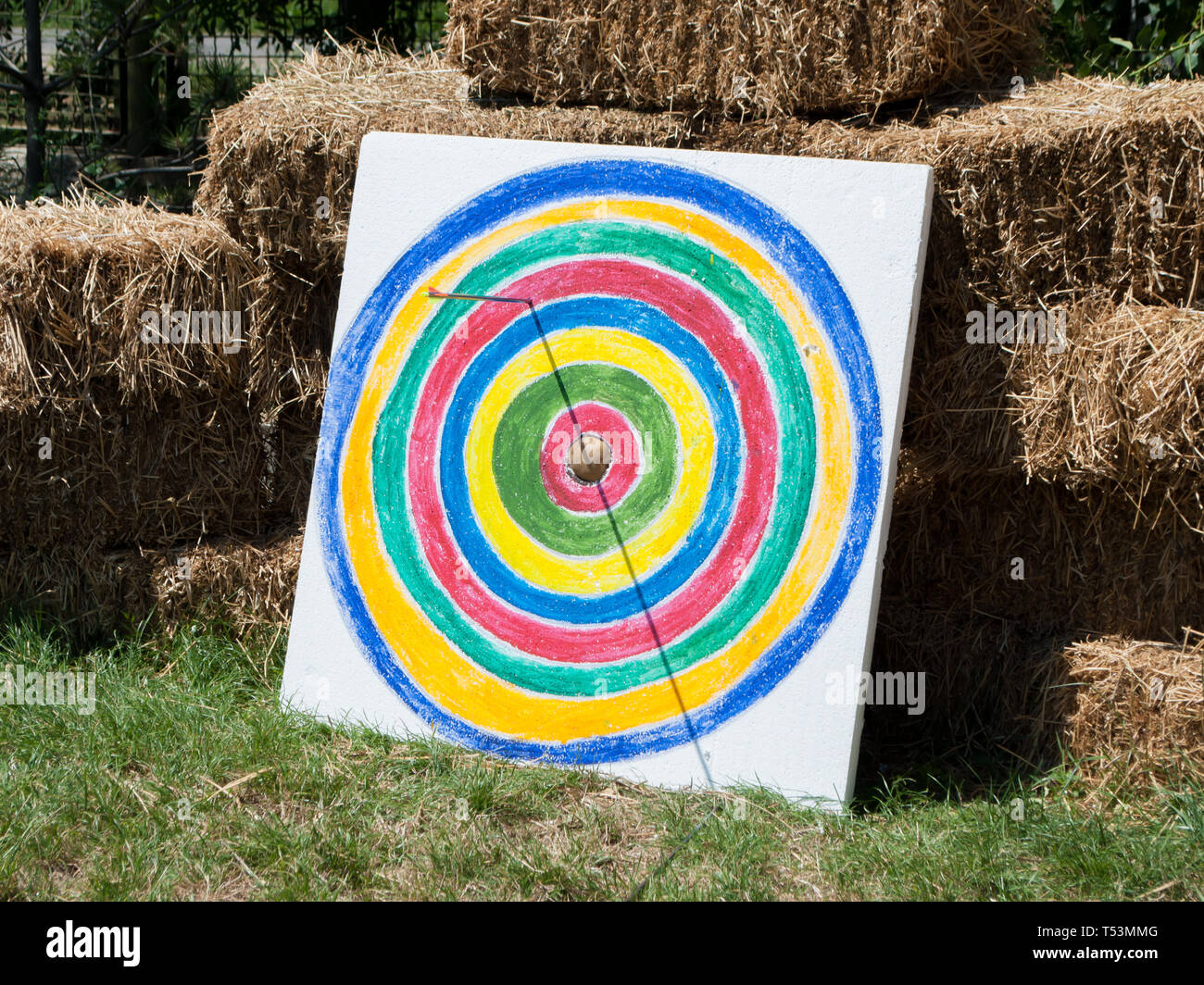 Handgefertigte Ziel für Bogenschießen aus polyfoam im Sommer Camp Stockfoto