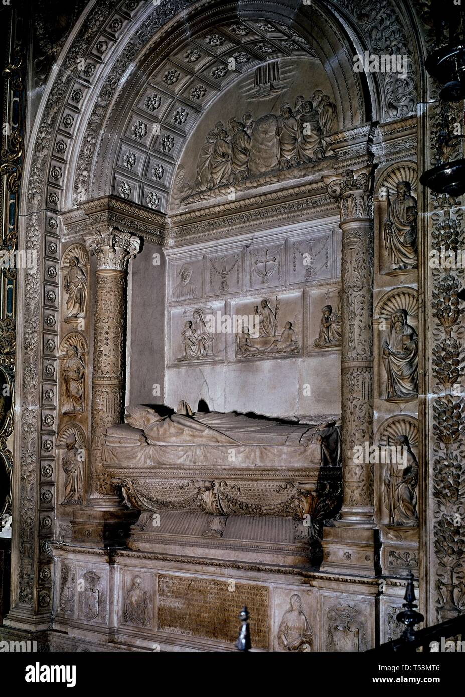 SEPULCRO DEL CARDENAL DIEGO Hurtado de Mendoza Y QUÑONES - SIGLO XVI-CAPILLA VIRGEN DE LA ANTIGUA. Thema: DOMENICO FANCELLI. Lage: CATEDRAL - Interieur. Sevilla. Sevilla. Spanien. Stockfoto