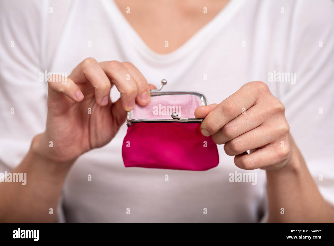 Close-up Öffnen leer Rosa einer Person Geldbeutel Stockfoto