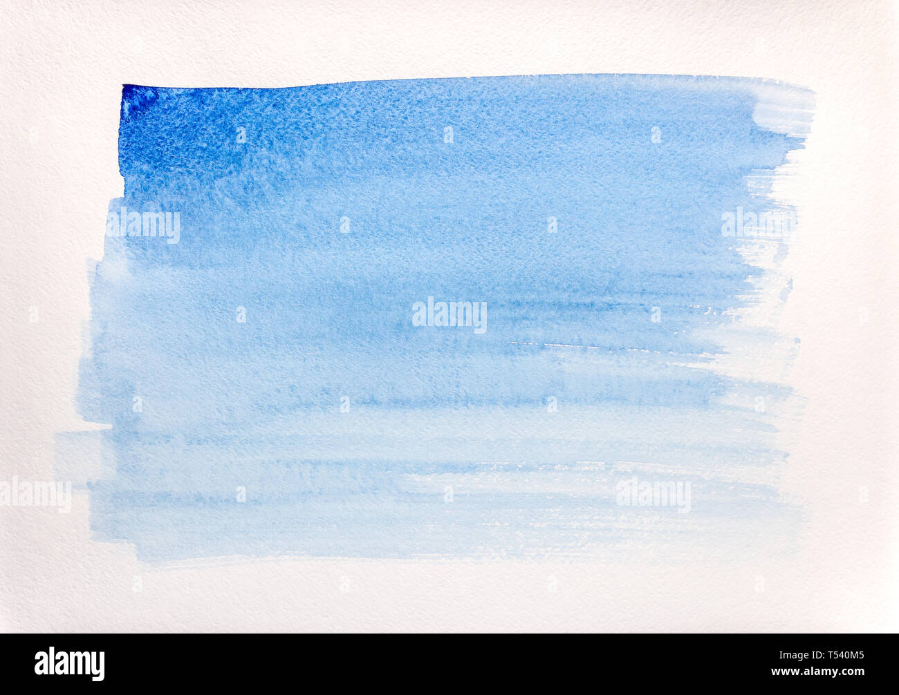 Kreativen künstlerischen Hintergrund mit blauen Aquarell Pinselstrichen auf Papier Stockfoto