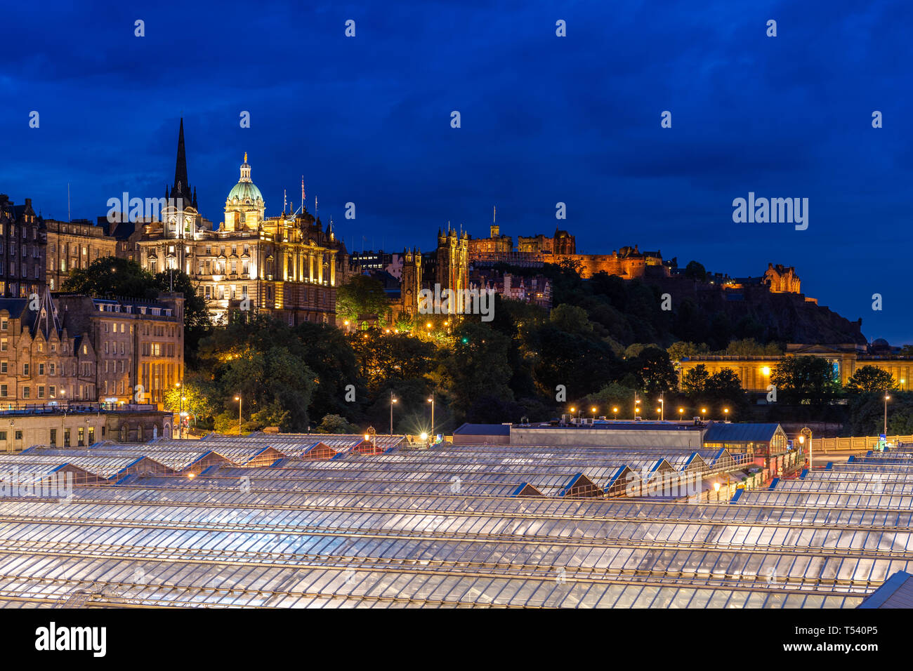 Edinburgh Stadtbild bei Sonnenuntergang Dämmerung, Edinburgh, Schottland Großbritannien Stockfoto