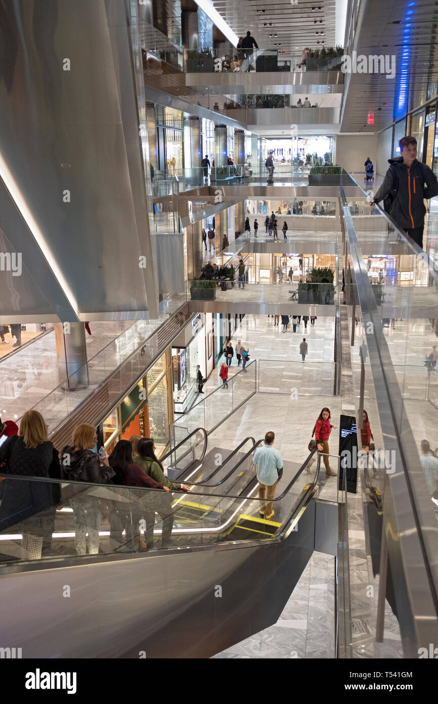 Ein Blick in das Innere der bei 20 Hudson Yards auf der West Side von Manhattan, New York City. Stockfoto