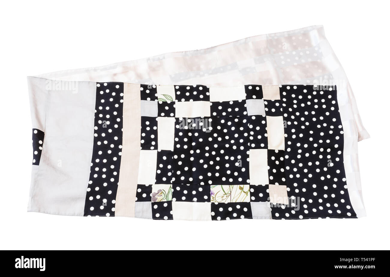 Handmade patchwork Seidenschal genäht aus Polka Dots Gewebe auf weißem Hintergrund Stockfoto