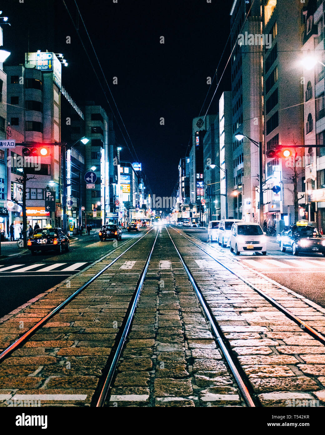 Die Straßen von Hiroshima in der Nacht Stockfoto