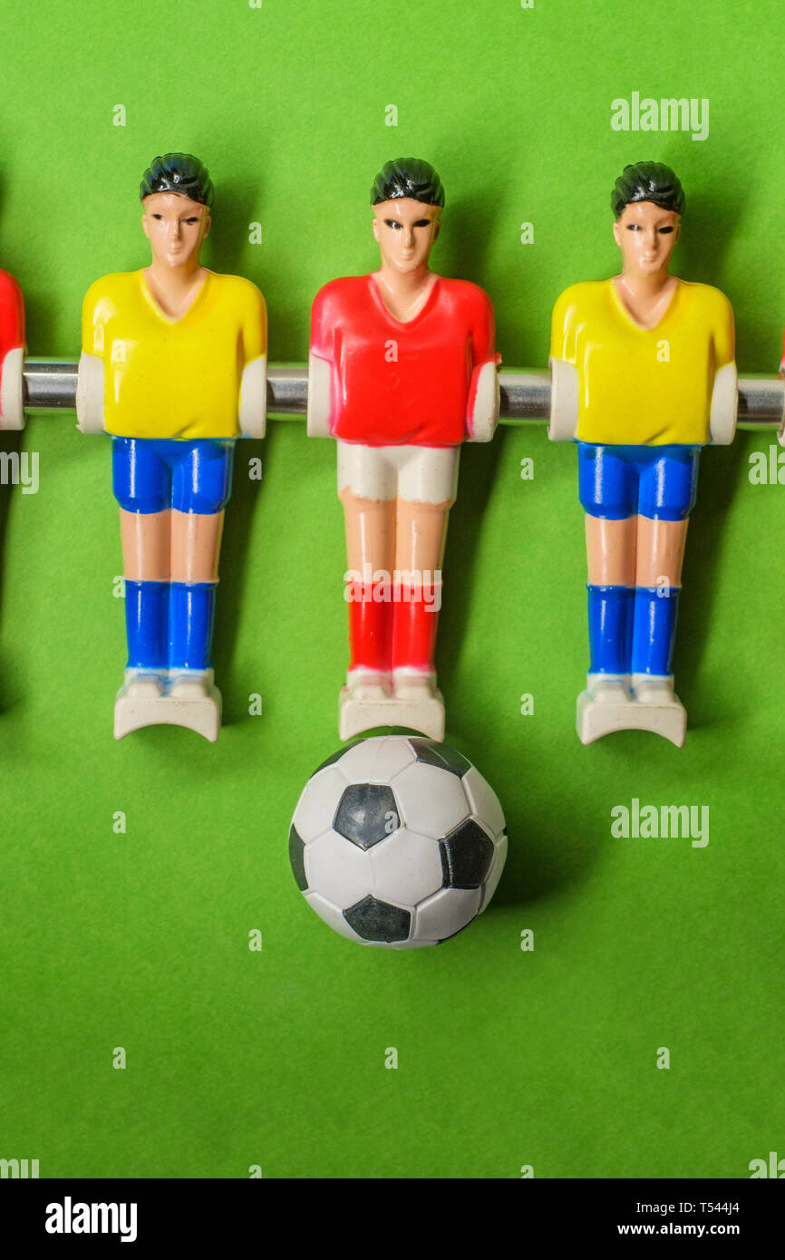 Closeup makro Tabelle - obere Partie Tischfußball oder Kicker mit Fußball Stockfoto