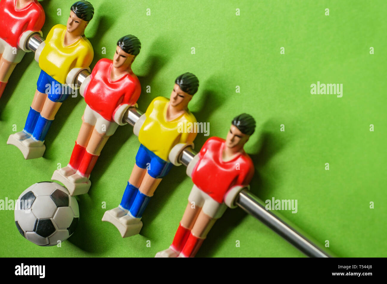 Closeup makro Tabelle - obere Partie Tischfußball oder Kicker mit Fußball Stockfoto