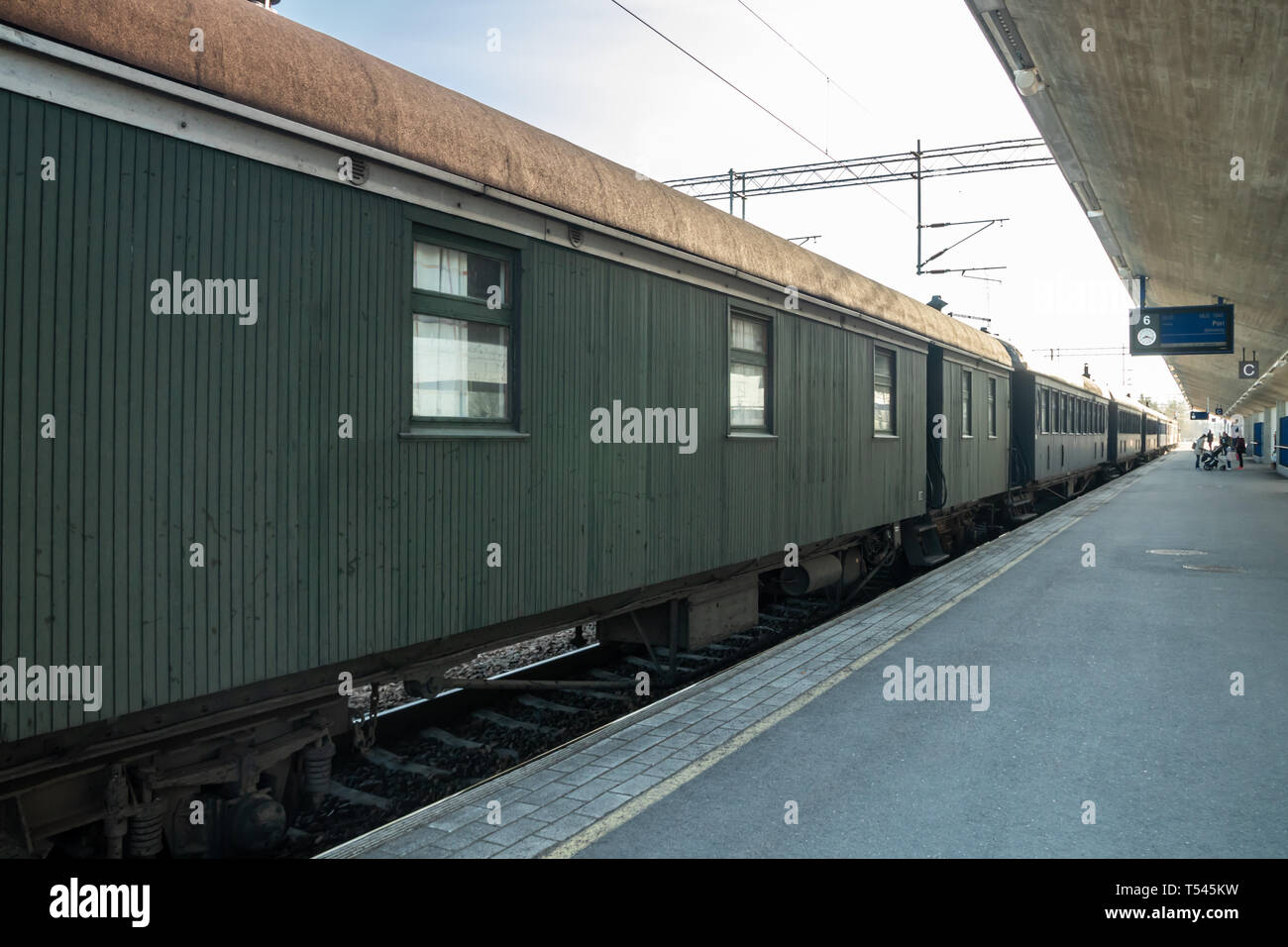 Kouvola, Finnland - 18 April 2019: alten Dampfzug Ukko-Pekka auf der Station am Morgen. Stockfoto