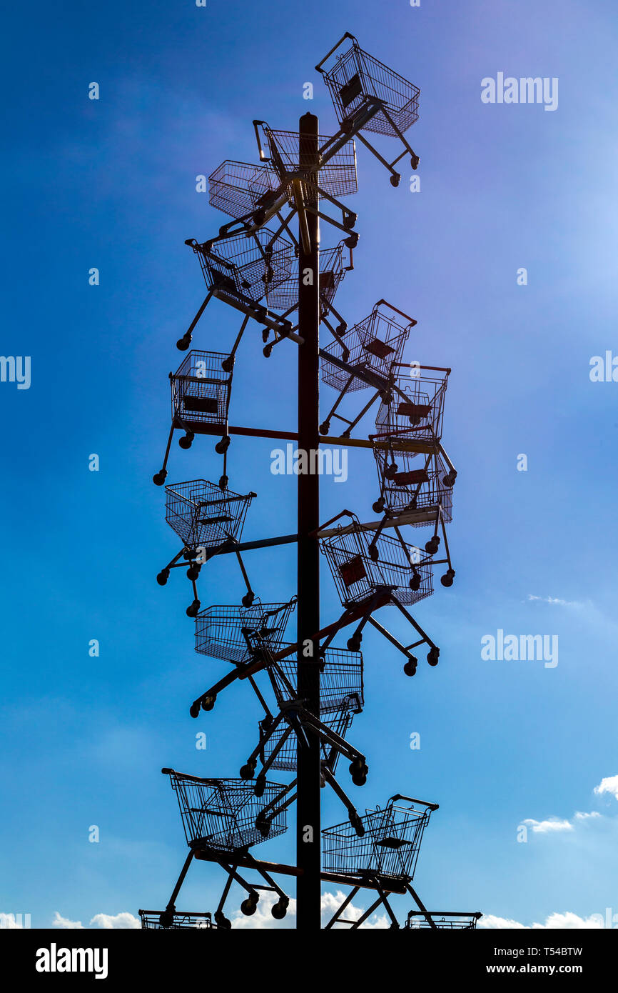 DNA-DL 90 (2003) von Abigail Fallis als Teil der Linie Skulptur Spaziergang in London, Großbritannien Stockfoto